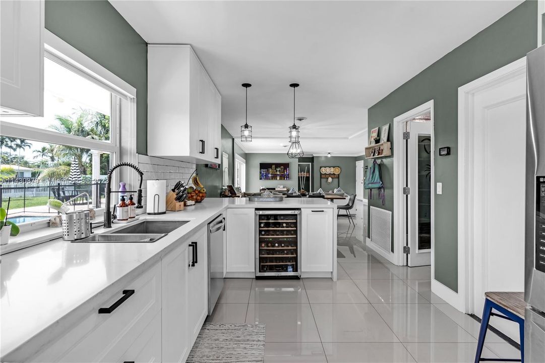 Recently Sold: $1,395,000 (3 beds, 2 baths, 1819 Square Feet)