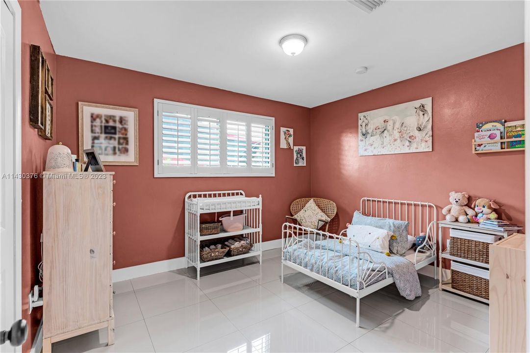 Recently Sold: $1,395,000 (3 beds, 2 baths, 1819 Square Feet)