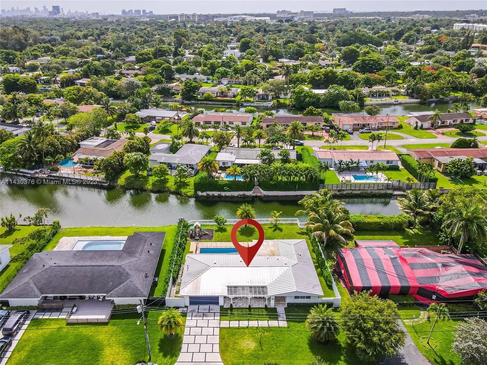 Recently Sold: $1,395,000 (3 beds, 2 baths, 1819 Square Feet)