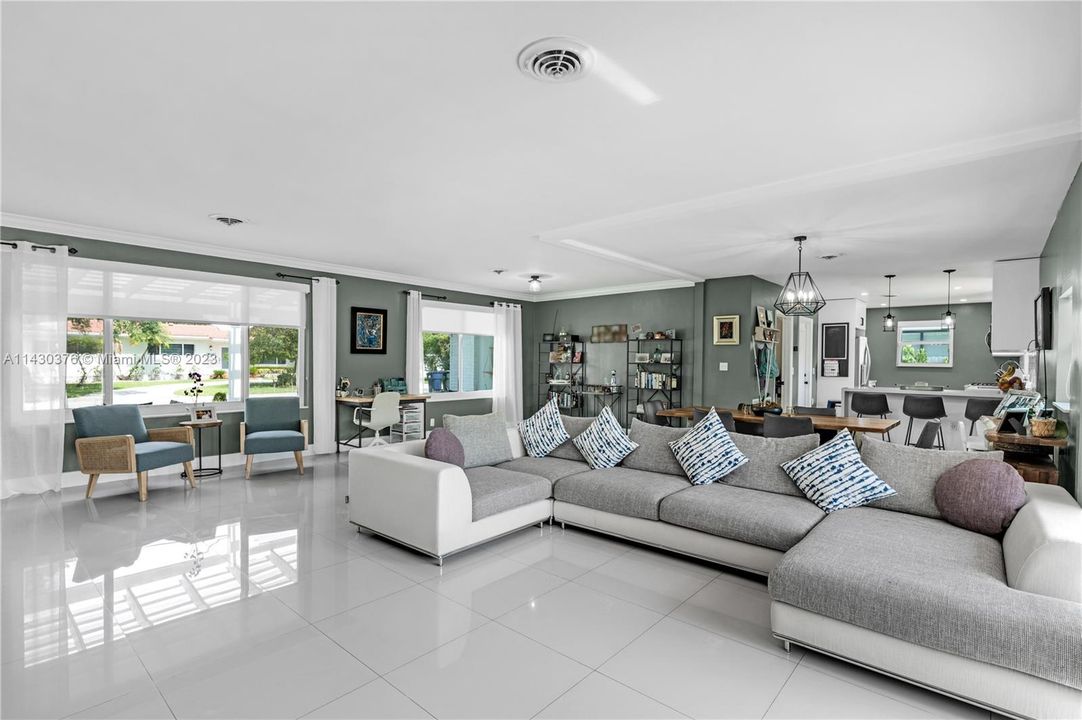 Recently Sold: $1,395,000 (3 beds, 2 baths, 1819 Square Feet)