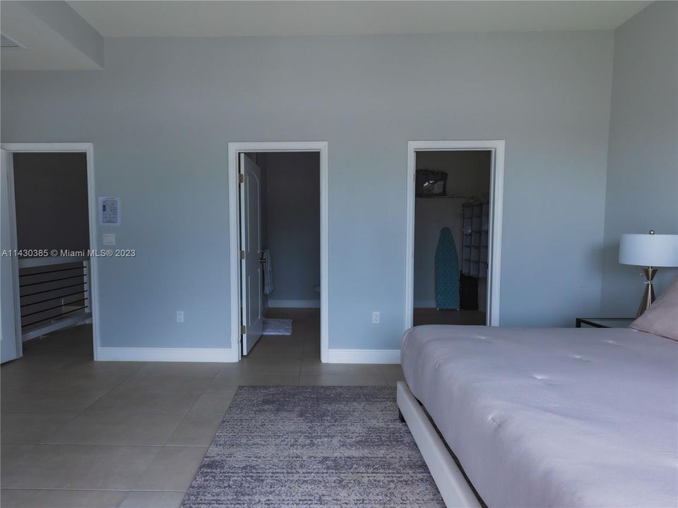 Recently Rented: $3,899 (3 beds, 2 baths, 1817 Square Feet)