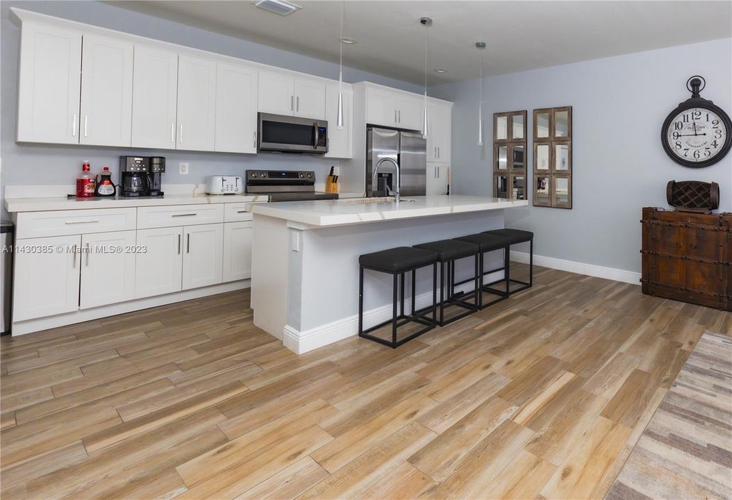 Recently Rented: $3,899 (3 beds, 2 baths, 1817 Square Feet)