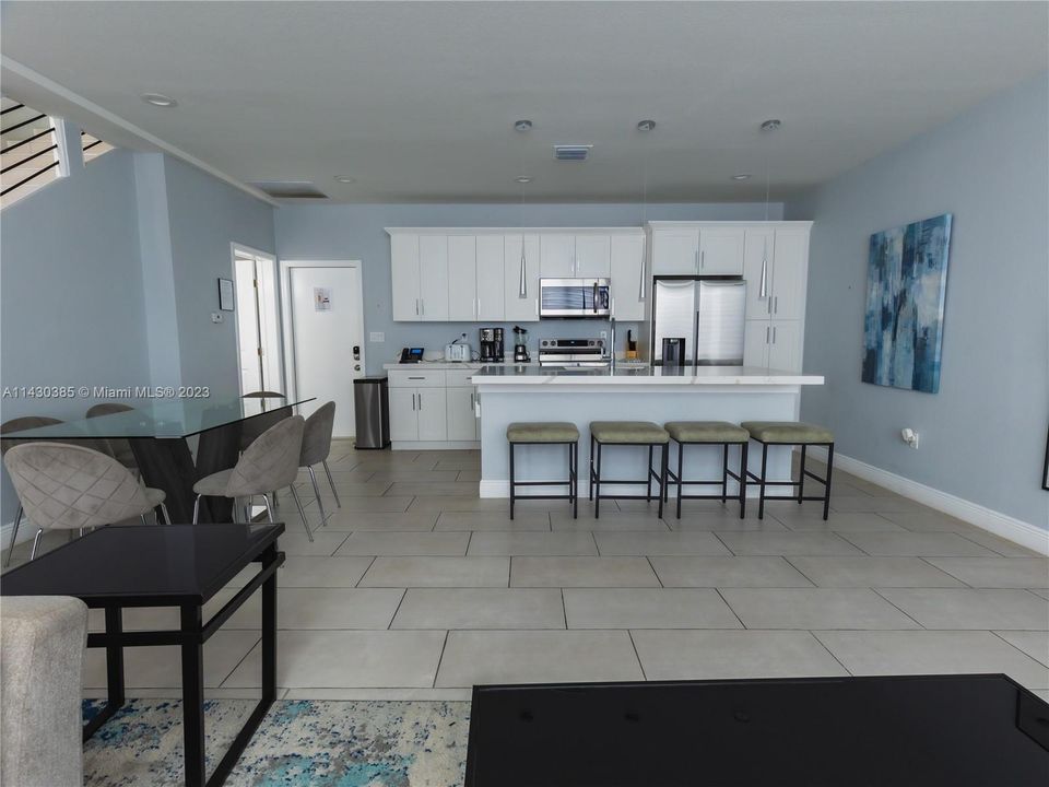 Recently Rented: $3,899 (3 beds, 2 baths, 1817 Square Feet)