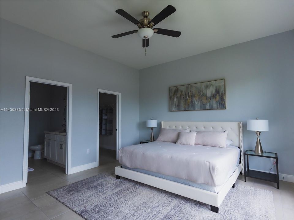 Recently Rented: $3,899 (3 beds, 2 baths, 1817 Square Feet)