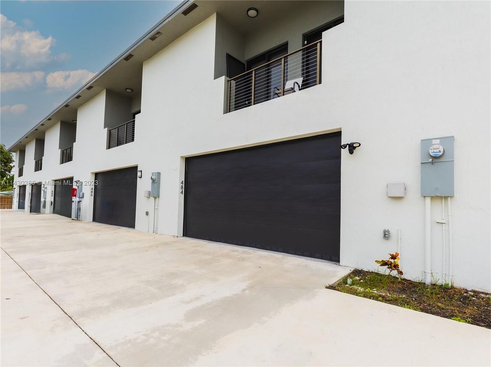 Recently Rented: $3,899 (3 beds, 2 baths, 1817 Square Feet)