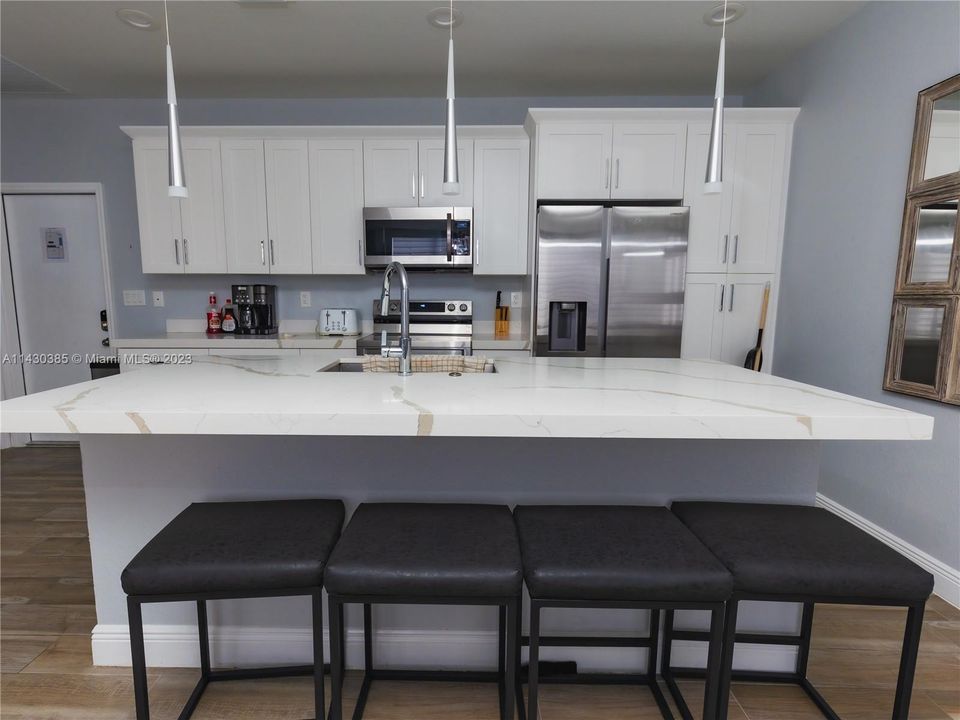 Recently Rented: $3,899 (3 beds, 2 baths, 1817 Square Feet)