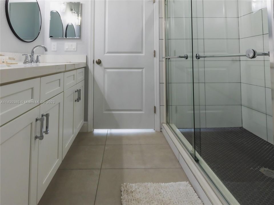 Recently Rented: $3,899 (3 beds, 2 baths, 1817 Square Feet)