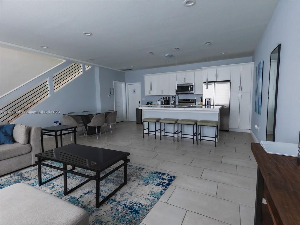 Recently Rented: $3,899 (3 beds, 2 baths, 1817 Square Feet)