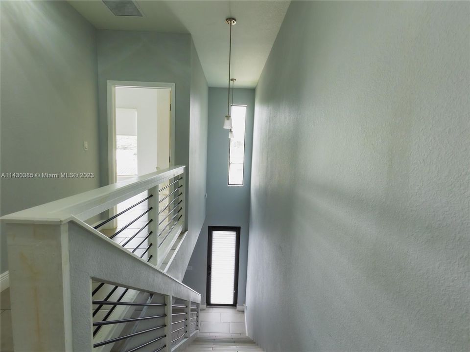 Recently Rented: $3,899 (3 beds, 2 baths, 1817 Square Feet)