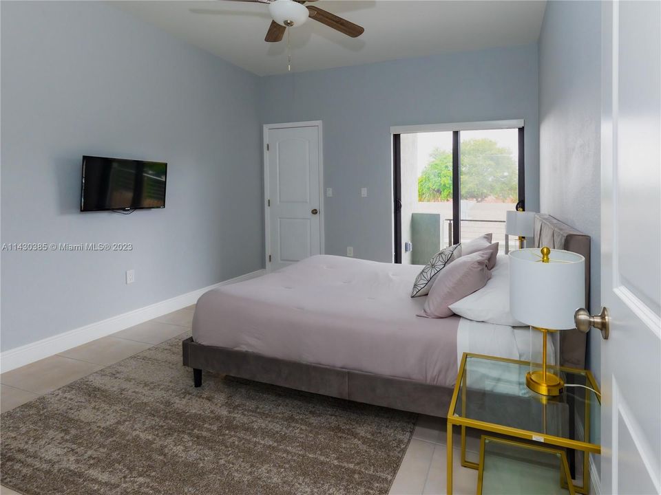 Recently Rented: $3,899 (3 beds, 2 baths, 1817 Square Feet)