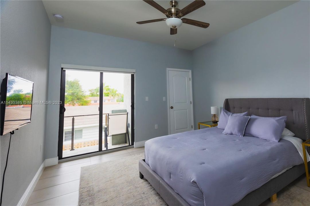 Recently Rented: $3,899 (3 beds, 2 baths, 1817 Square Feet)