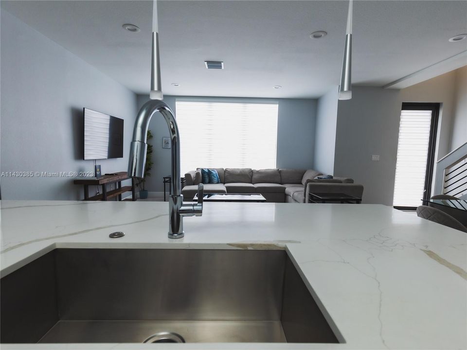 Recently Rented: $3,899 (3 beds, 2 baths, 1817 Square Feet)