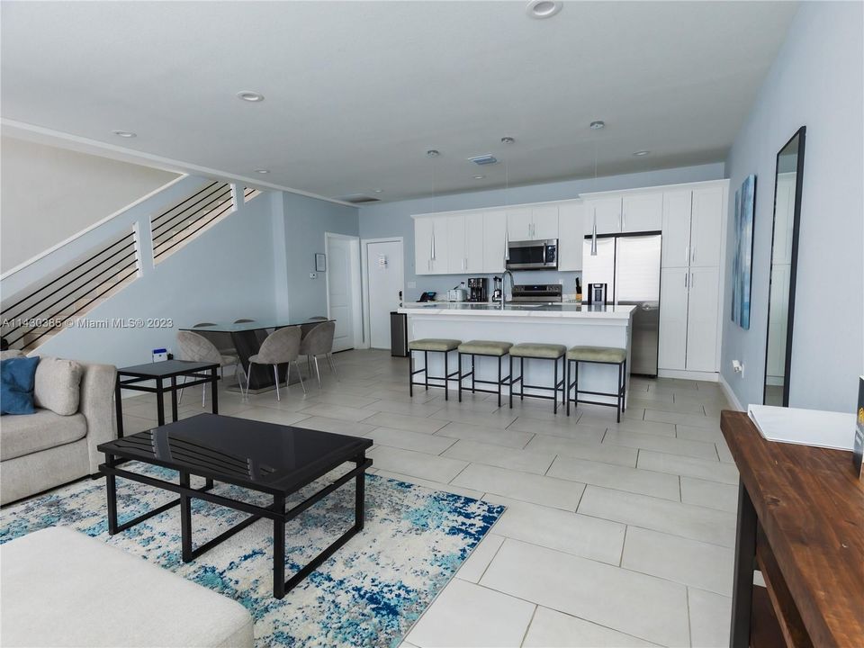 Recently Rented: $3,899 (3 beds, 2 baths, 1817 Square Feet)