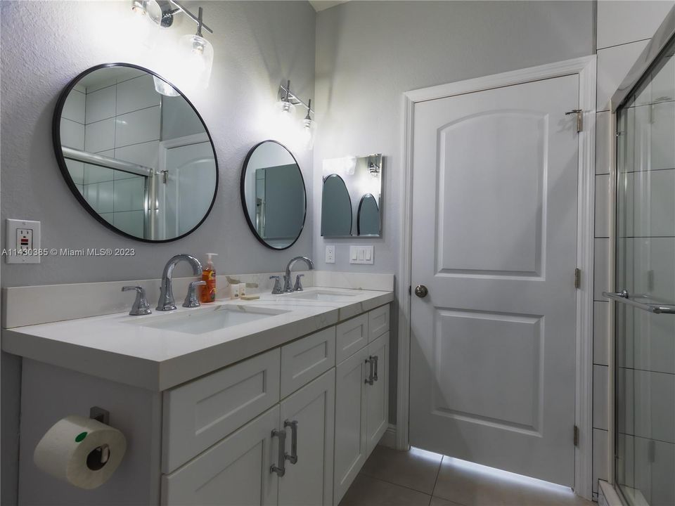 Recently Rented: $3,899 (3 beds, 2 baths, 1817 Square Feet)