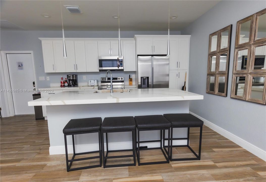 Recently Rented: $3,899 (3 beds, 2 baths, 1817 Square Feet)