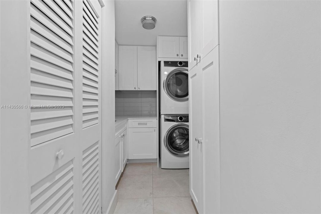 Recientemente alquilado: $7,500 (3 camas, 3 baños, 3350 Pies cuadrados)