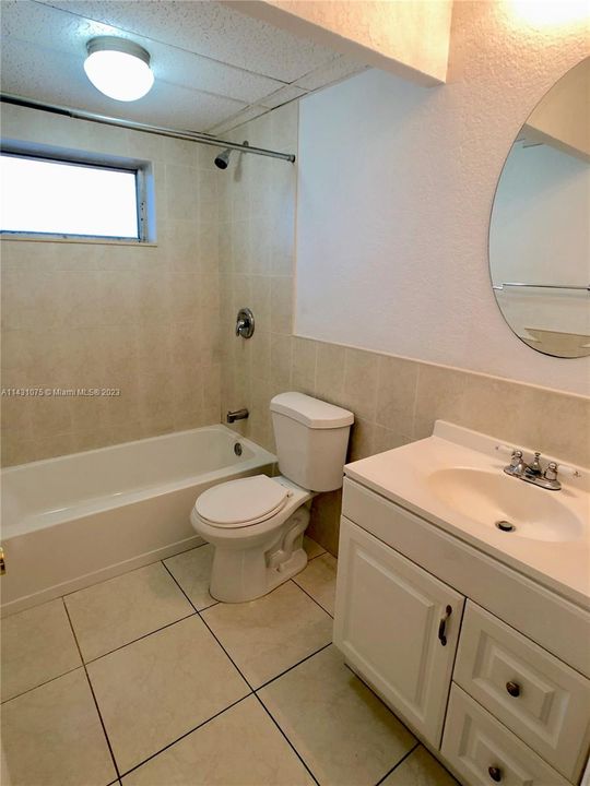For Sale: $280,000 (1 beds, 1 baths, 667 Square Feet)