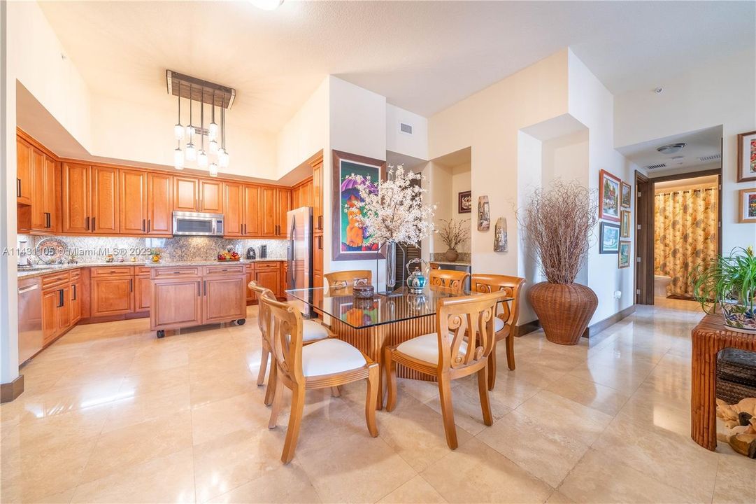 Recently Sold: $1,395,000 (3 beds, 2 baths, 1702 Square Feet)