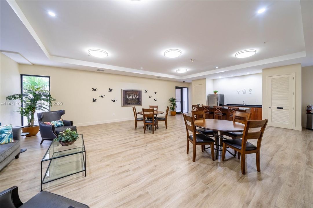 Recently Sold: $1,395,000 (3 beds, 2 baths, 1702 Square Feet)