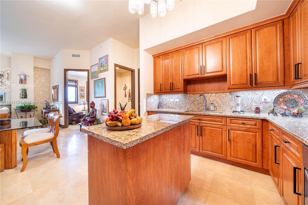 Recently Sold: $1,395,000 (3 beds, 2 baths, 1702 Square Feet)