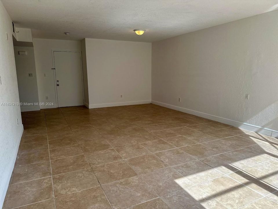 Recently Rented: $2,250 (2 beds, 2 baths, 1468 Square Feet)
