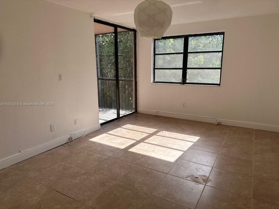 Recently Rented: $2,250 (2 beds, 2 baths, 1468 Square Feet)