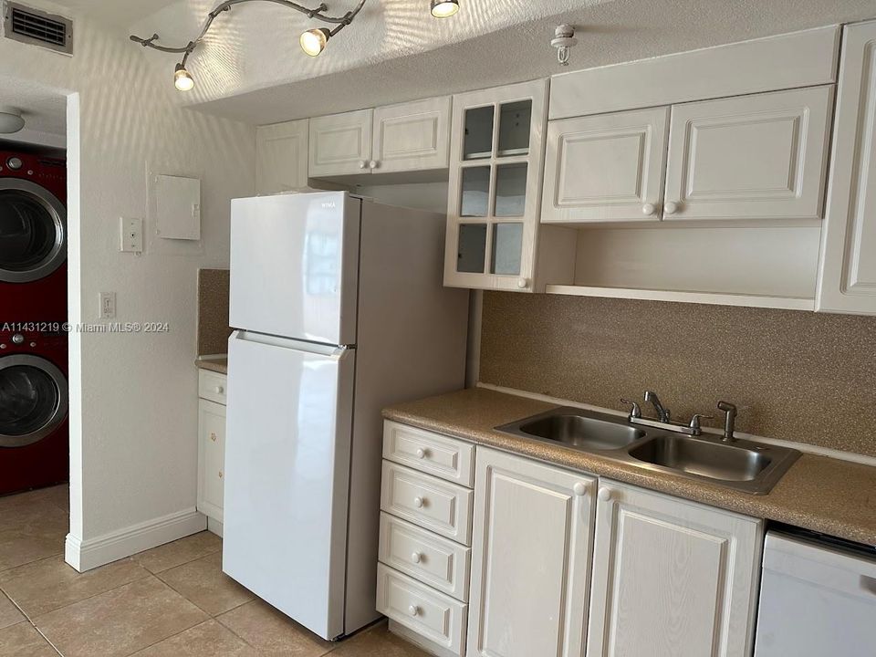 Recently Rented: $2,250 (2 beds, 2 baths, 1468 Square Feet)