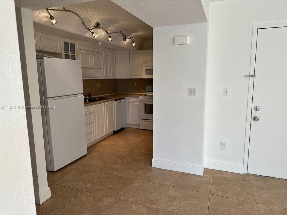 Recently Rented: $2,250 (2 beds, 2 baths, 1468 Square Feet)