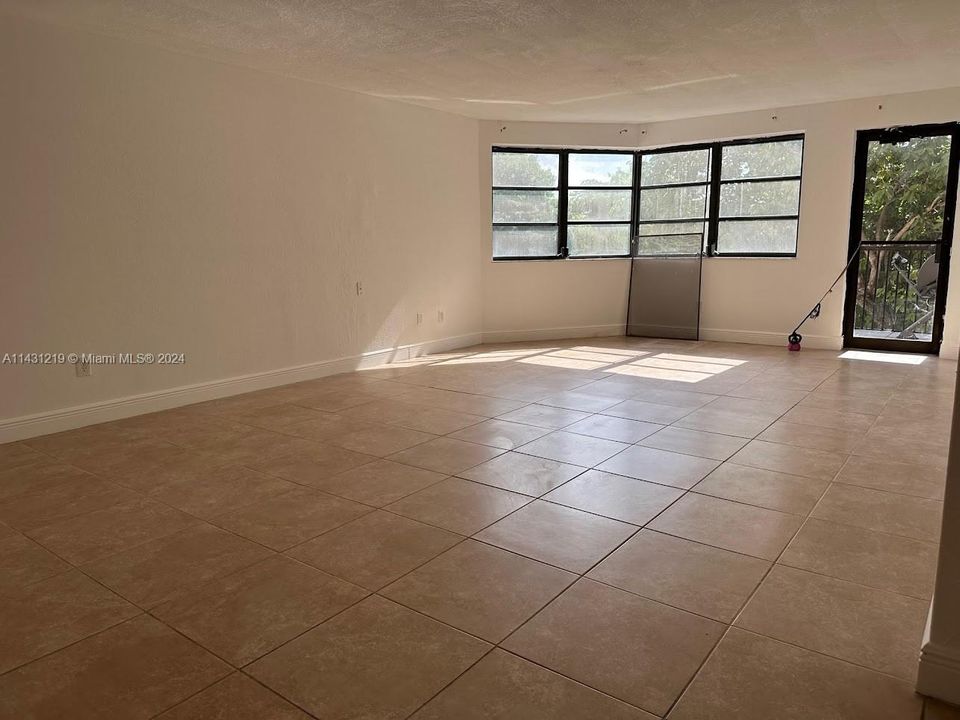 Recently Rented: $2,250 (2 beds, 2 baths, 1468 Square Feet)