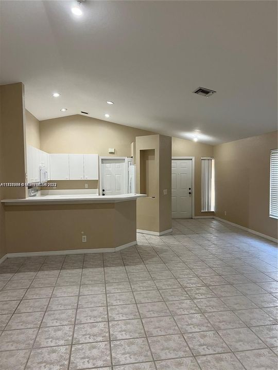 Recently Rented: $3,800 (3 beds, 2 baths, 1420 Square Feet)