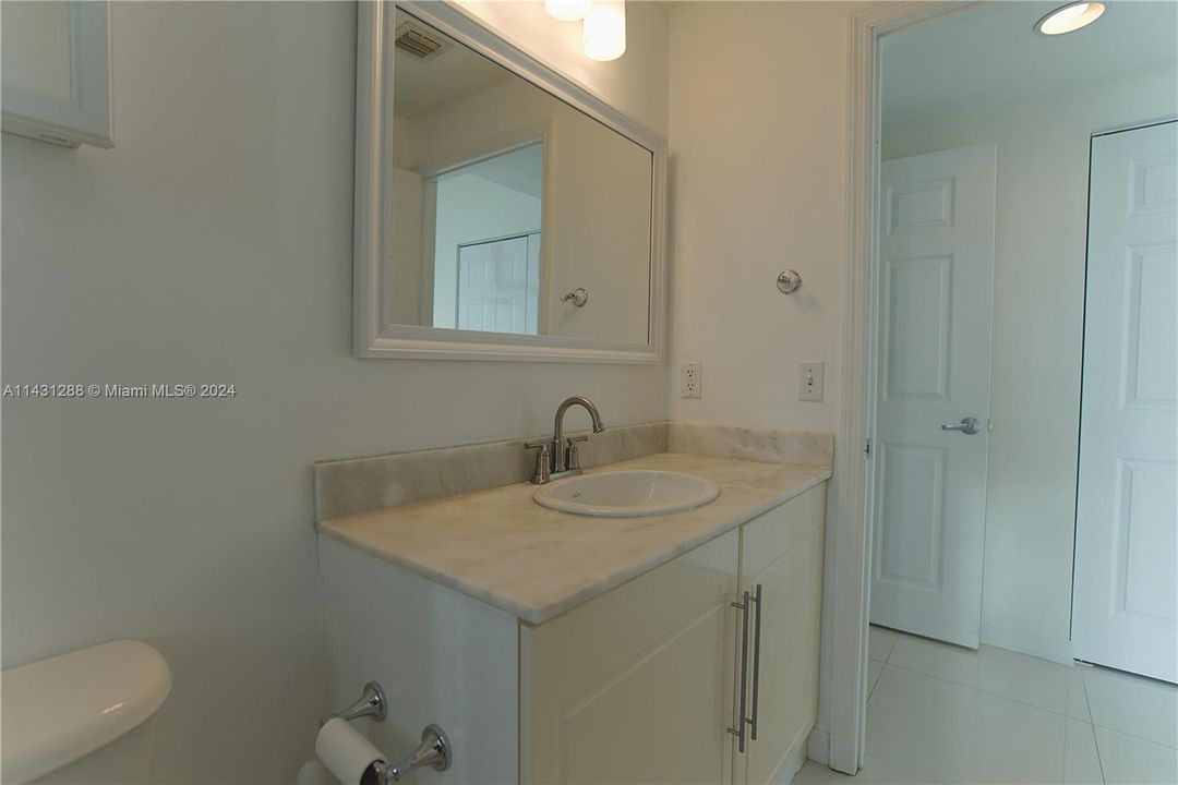 For Sale: $477,000 (2 beds, 2 baths, 1051 Square Feet)