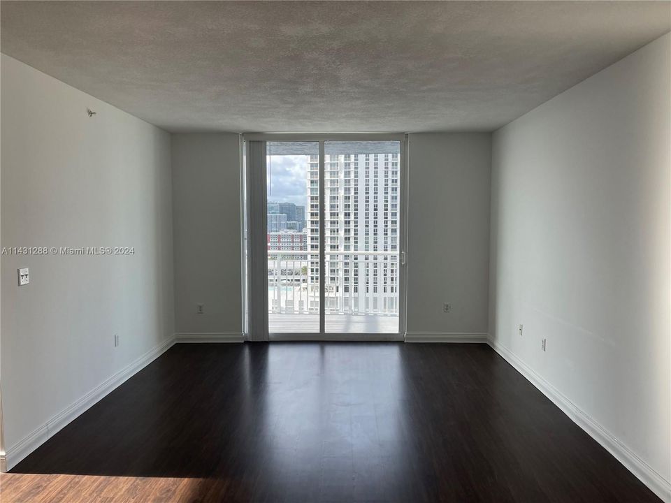 For Sale: $477,000 (2 beds, 2 baths, 1051 Square Feet)