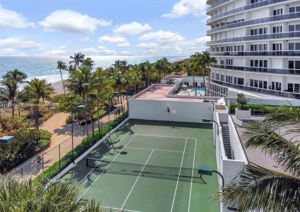Recently Sold: $2,650,000 (2 beds, 2 baths, 2250 Square Feet)