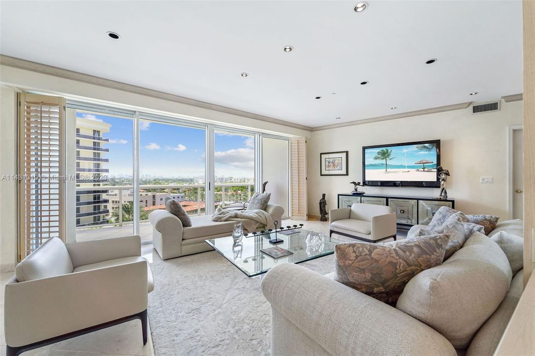 Recently Sold: $2,650,000 (2 beds, 2 baths, 2250 Square Feet)