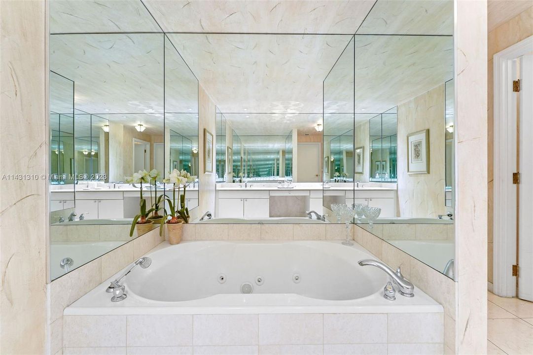 Recently Sold: $2,650,000 (2 beds, 2 baths, 2250 Square Feet)