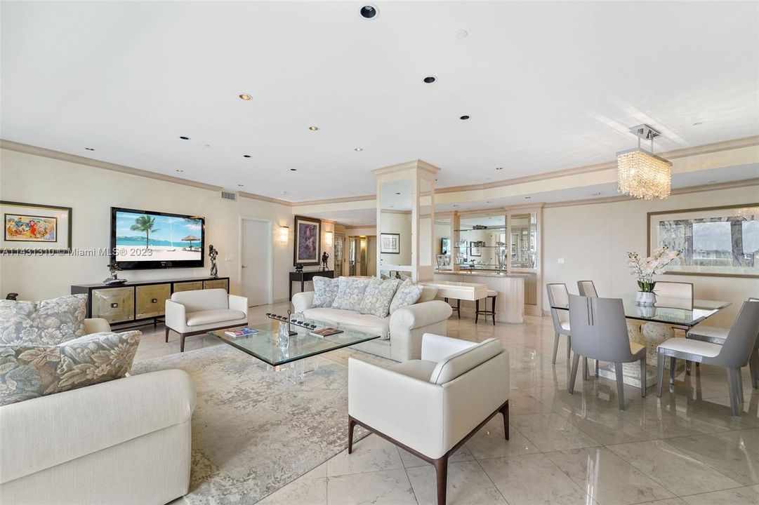 Recently Sold: $2,650,000 (2 beds, 2 baths, 2250 Square Feet)