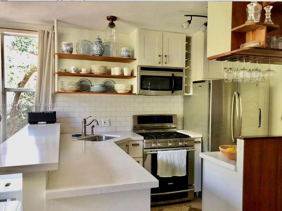 Recently Rented: $4,750 (2 beds, 2 baths, 1402 Square Feet)