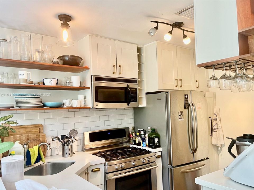 Recently Rented: $4,750 (2 beds, 2 baths, 1402 Square Feet)