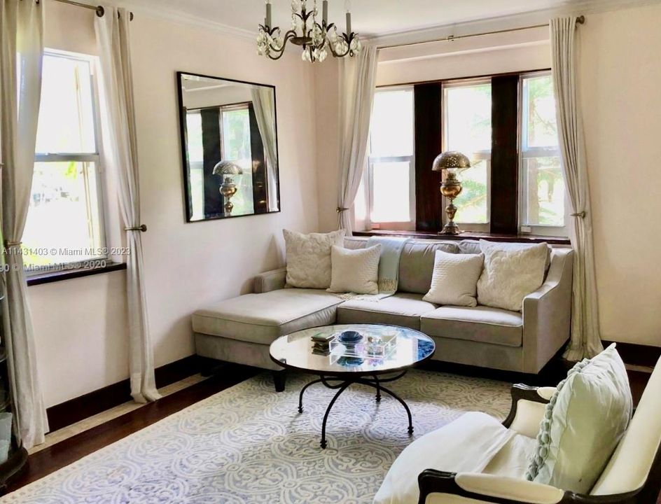 Recently Rented: $4,750 (2 beds, 2 baths, 1402 Square Feet)