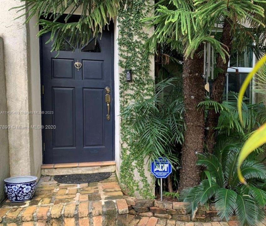 Recently Rented: $4,750 (2 beds, 2 baths, 1402 Square Feet)