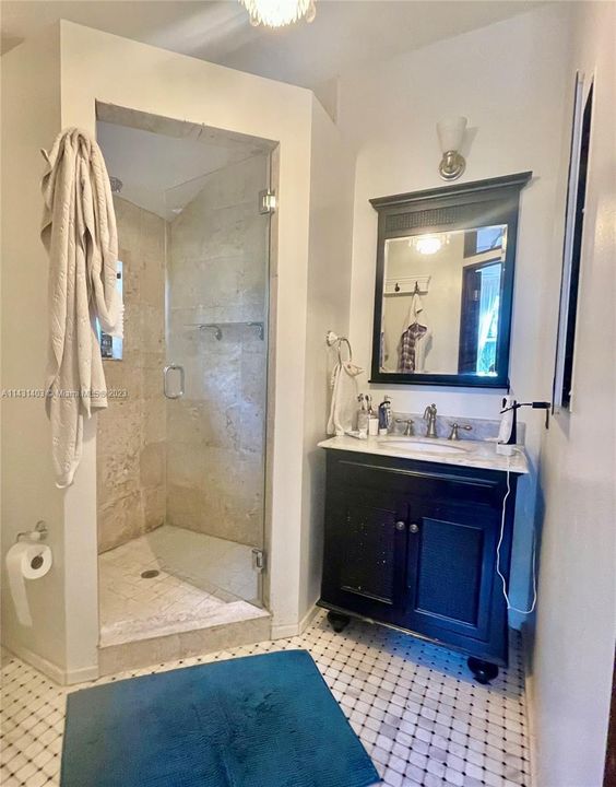 Recently Rented: $4,750 (2 beds, 2 baths, 1402 Square Feet)