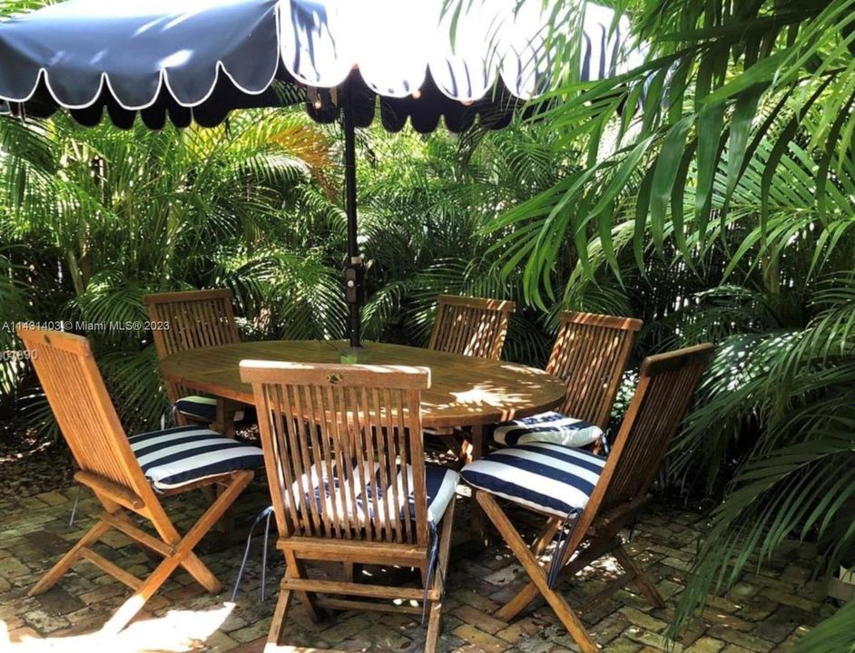 Recently Rented: $4,750 (2 beds, 2 baths, 1402 Square Feet)