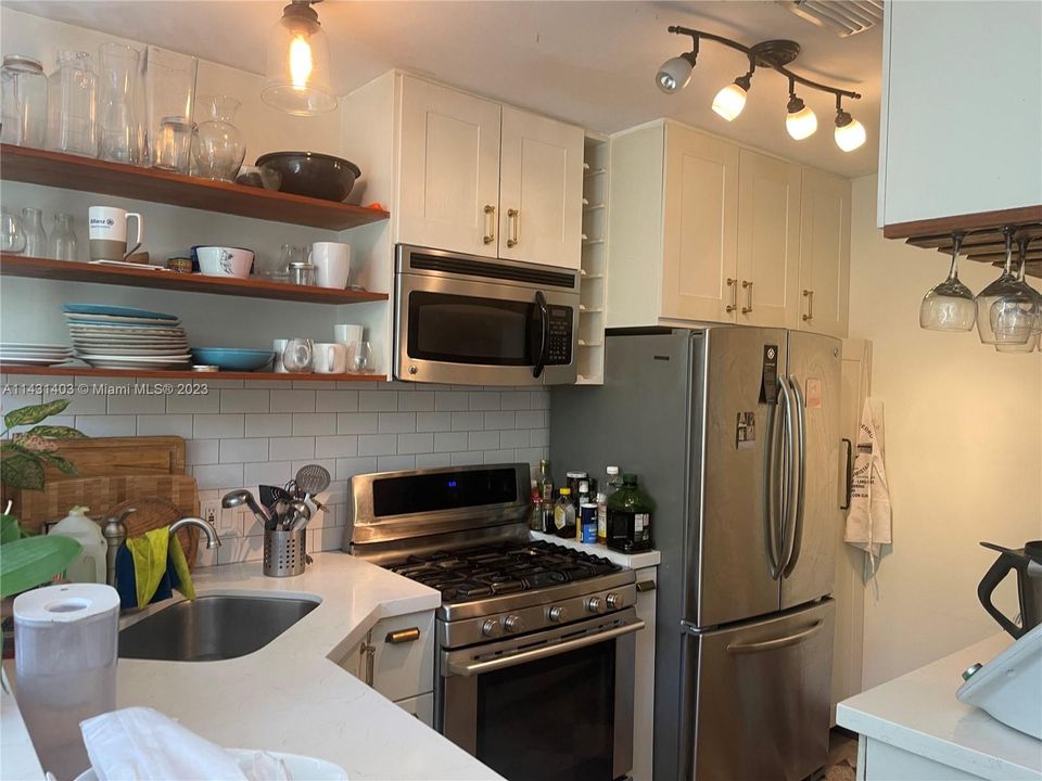 Recently Rented: $4,750 (2 beds, 2 baths, 1402 Square Feet)