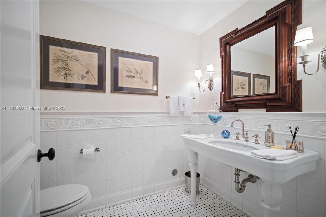 Vendido Recientemente: $9,900,000 (4 camas, 4 baños, 4109 Pies cuadrados)