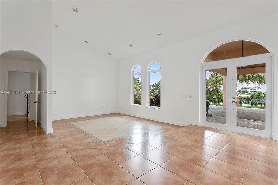 Foyer-Living Room