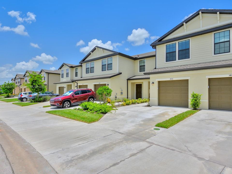 Active With Contract: $284,500 (3 beds, 2 baths, 1378 Square Feet)