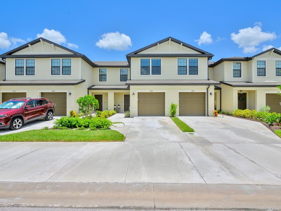 Active With Contract: $284,500 (3 beds, 2 baths, 1378 Square Feet)