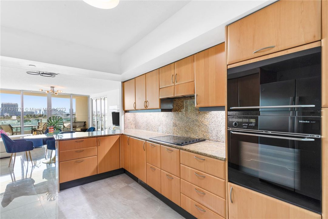 Недавно продано: $1,200,000 (1 спален, 2 ванн, 1370 Квадратных фут)