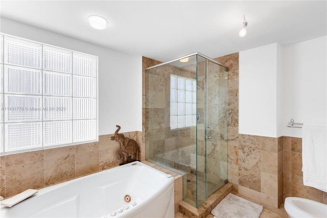 Недавно продано: $1,200,000 (1 спален, 2 ванн, 1370 Квадратных фут)