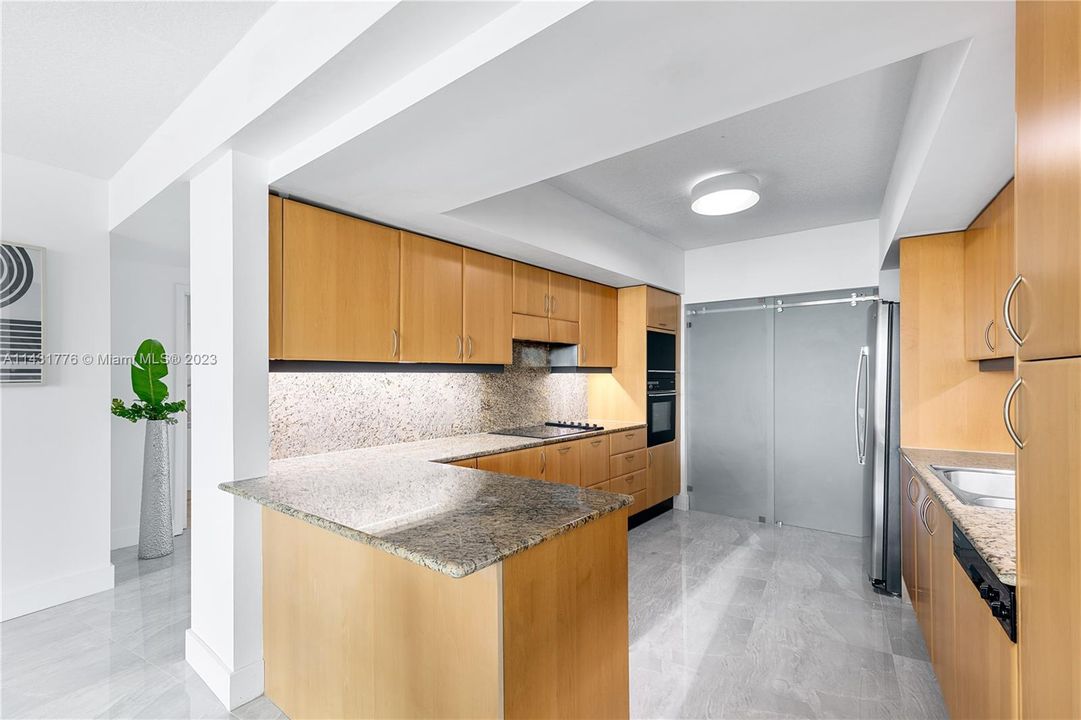 Недавно продано: $1,200,000 (1 спален, 2 ванн, 1370 Квадратных фут)